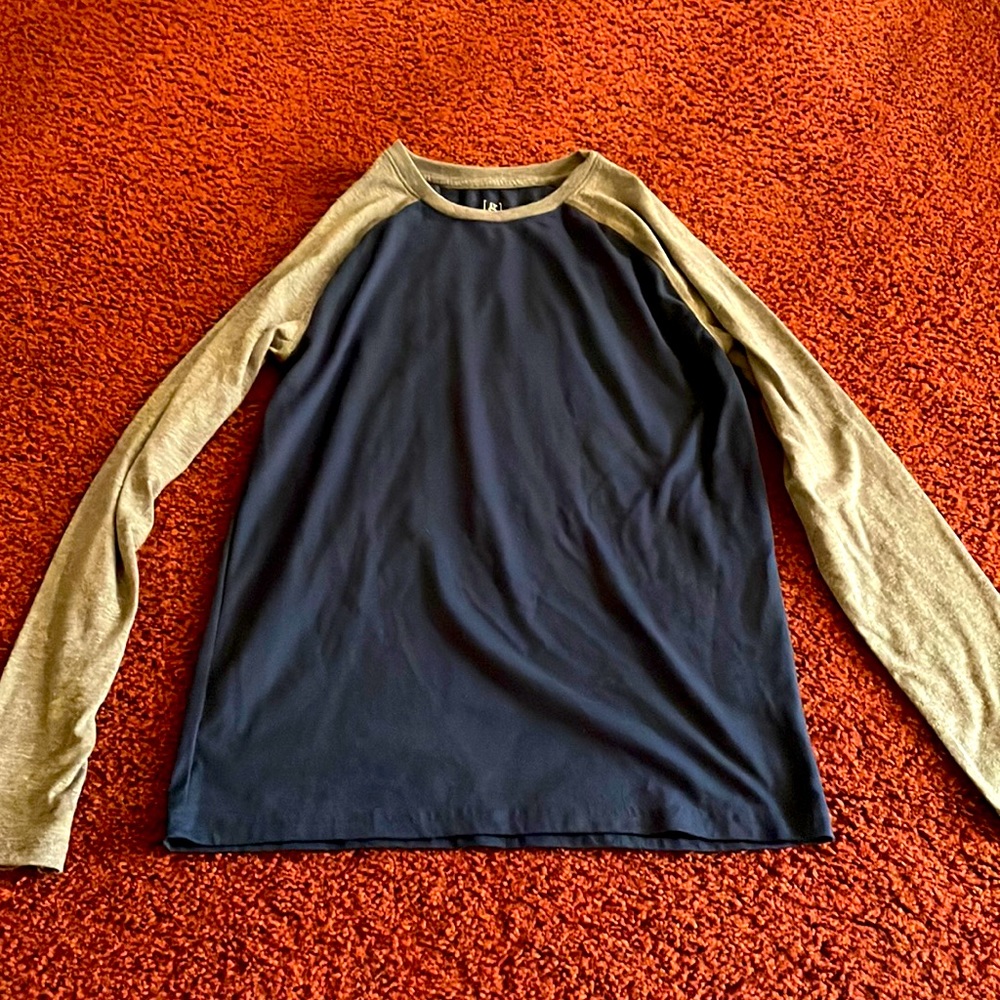 Gray & Navy Blue Long Sleeve Shirt